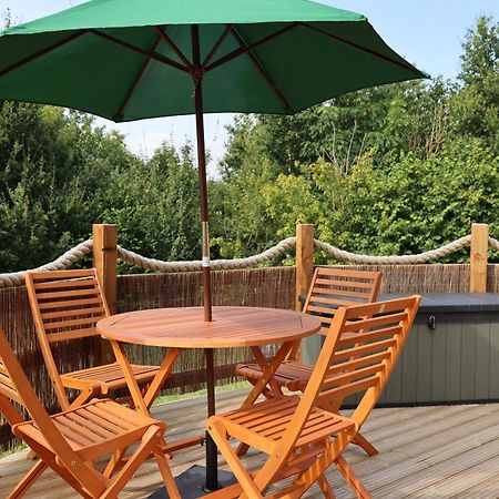 Ammonite Glamping Pod & Hot Tub Apartment Hungerton Exterior photo
